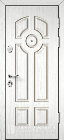 Фото «Белая входная дверь в квартиру №21»